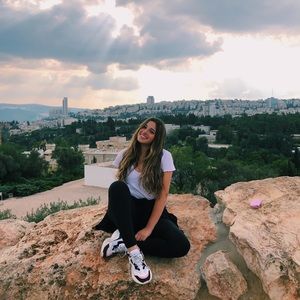 Meet your Posher, Emily